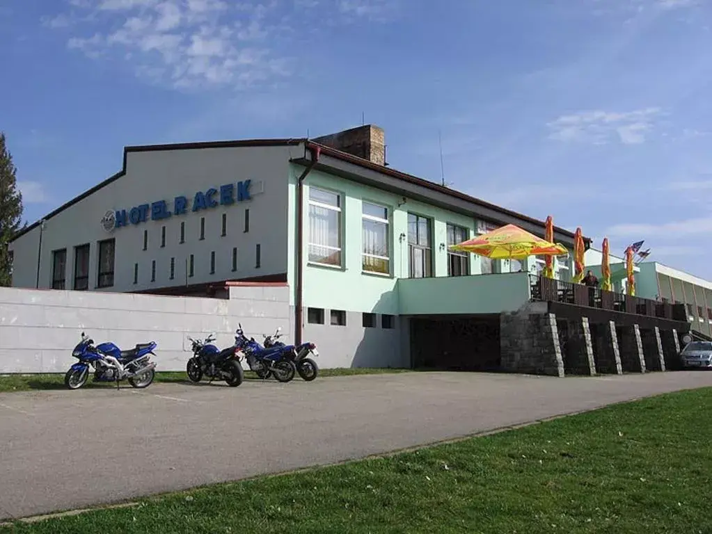 HOTEL RACEK 